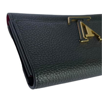 Louis-Vuitton Capucines Wallet Taurillon Black GHW