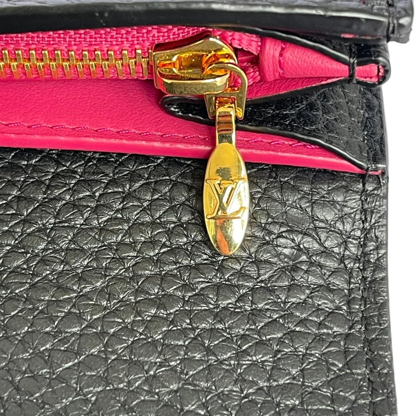 Louis-Vuitton Capucines Wallet Taurillon Black GHW