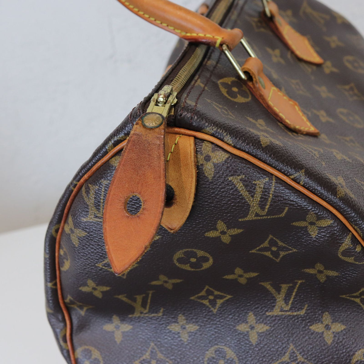 Louis-Vuitton Vintage Monogram Speedy 30 GHW