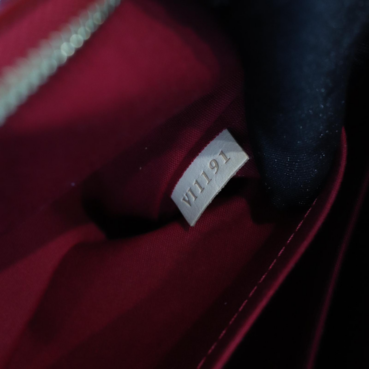 Louis-Vuitton Vernis Sherwood PM Monogram Red GHW