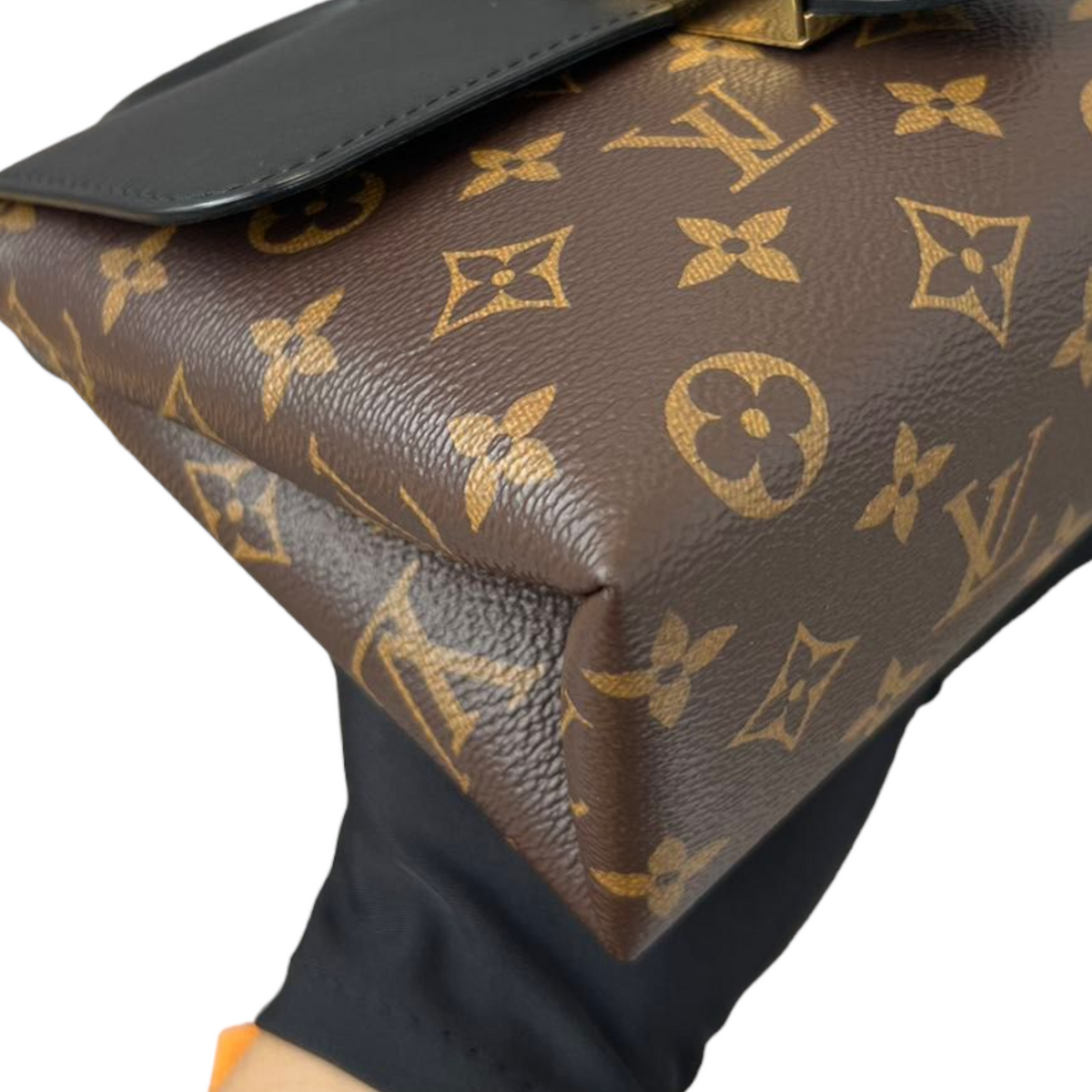 Louis-Vuitton Monogram Locky BB Black GHW