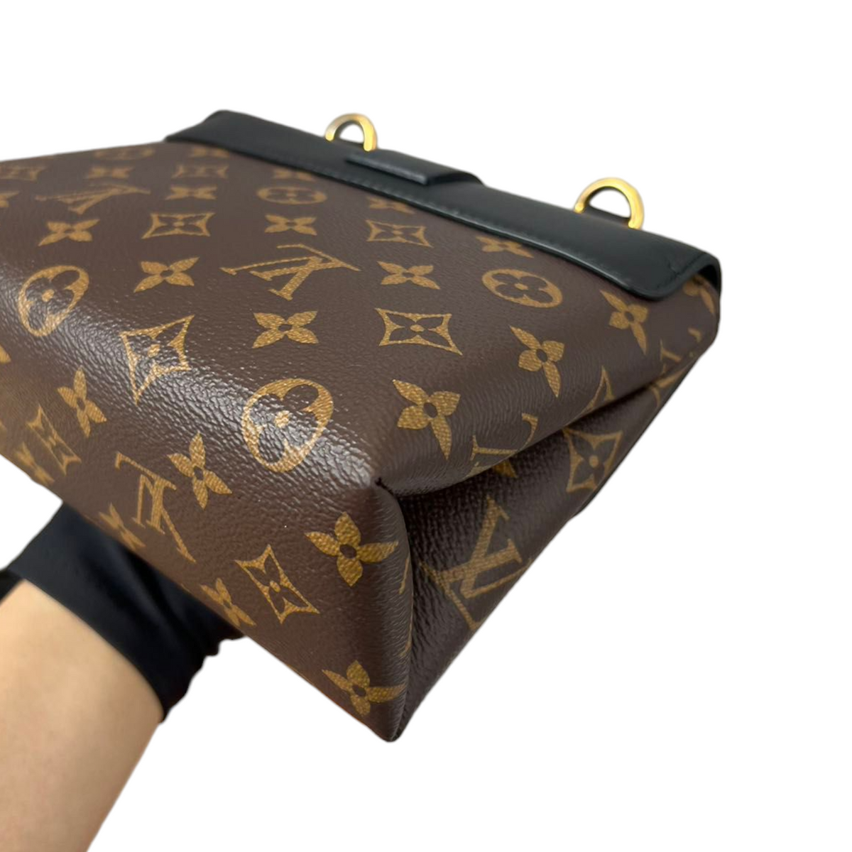 Louis-Vuitton Monogram Locky BB Black GHW
