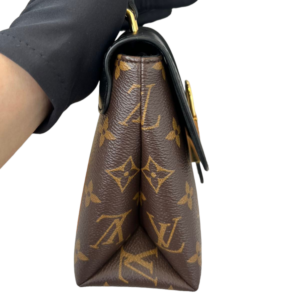 Louis-Vuitton Monogram Locky BB Black GHW