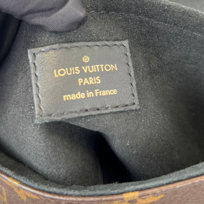 Louis-Vuitton Monogram Locky BB Black GHW