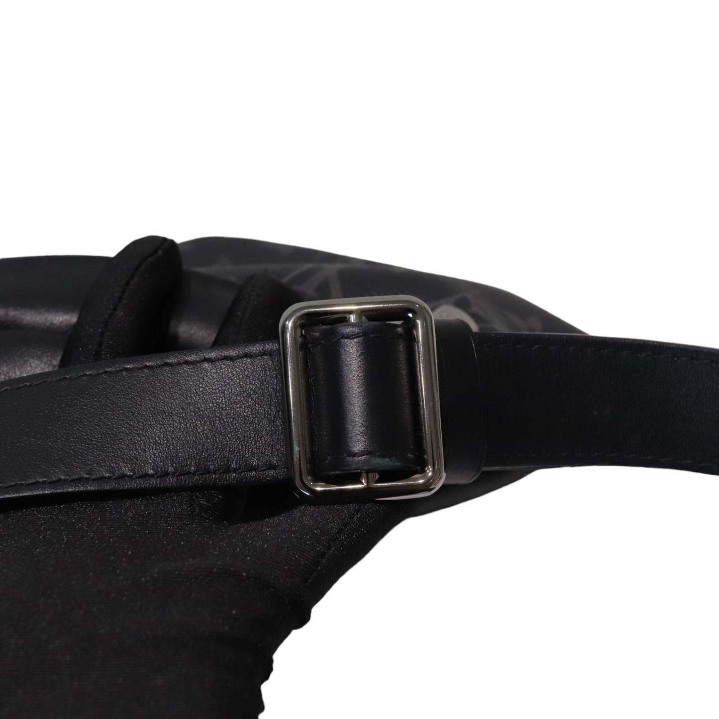 Louis-Vuitton Monogram Discovery Bum Bag