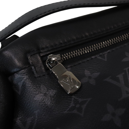 Louis-Vuitton Monogram Discovery Bum Bag