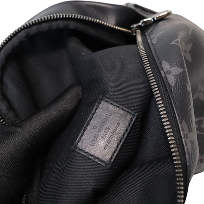 Louis-Vuitton Monogram Discovery Bum Bag