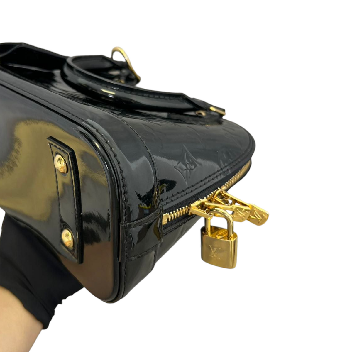 Louis-Vuitton Vernis Alma BB Patent Black GHW