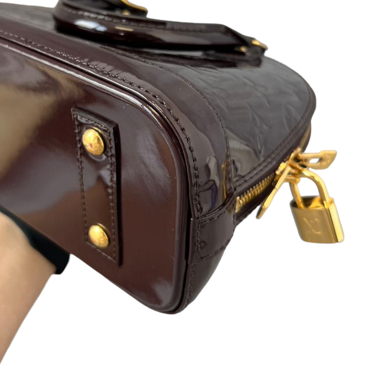 Louis-Vuitton Vernis Alma BB Amarante GHW