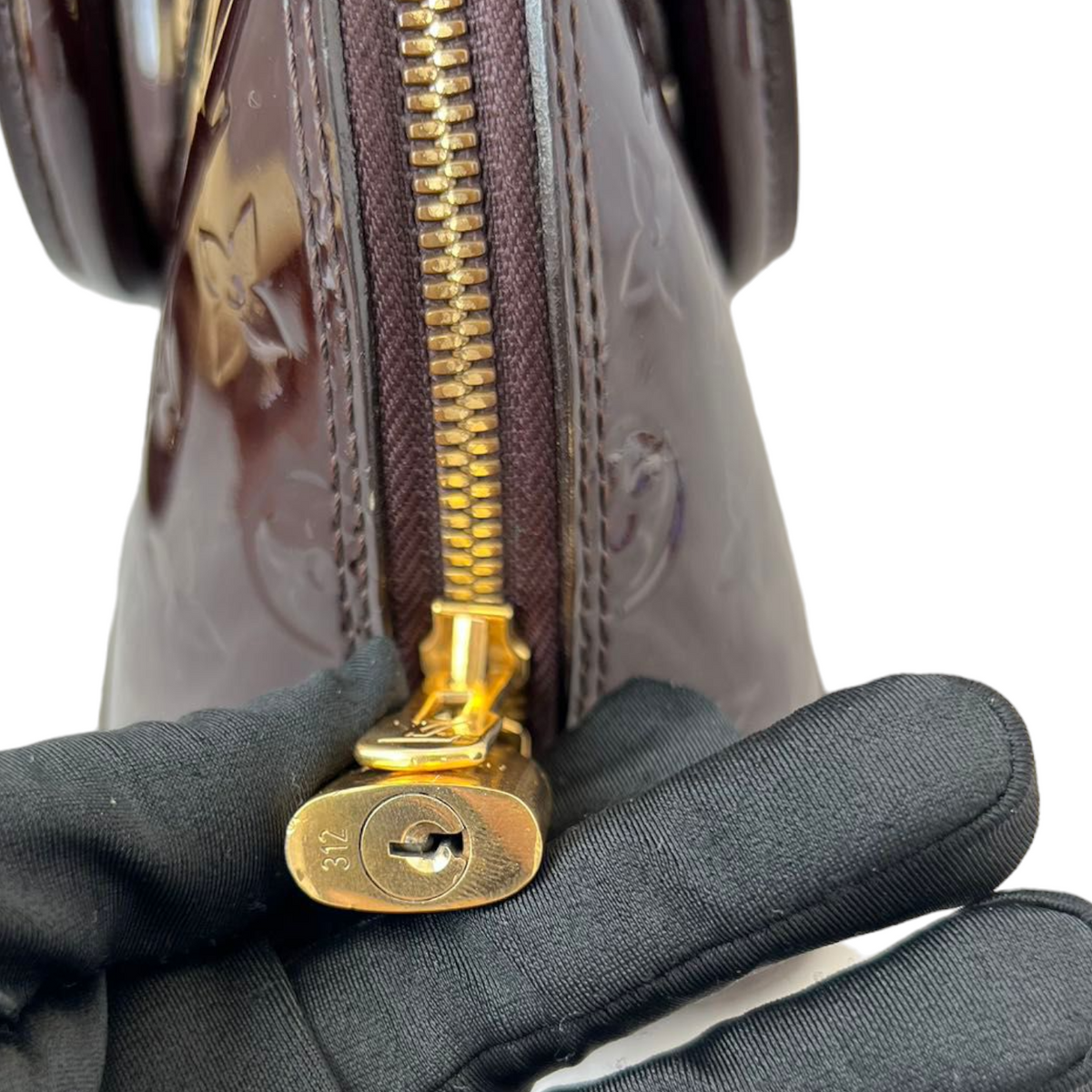 Louis-Vuitton Vernis Alma BB Amarante GHW