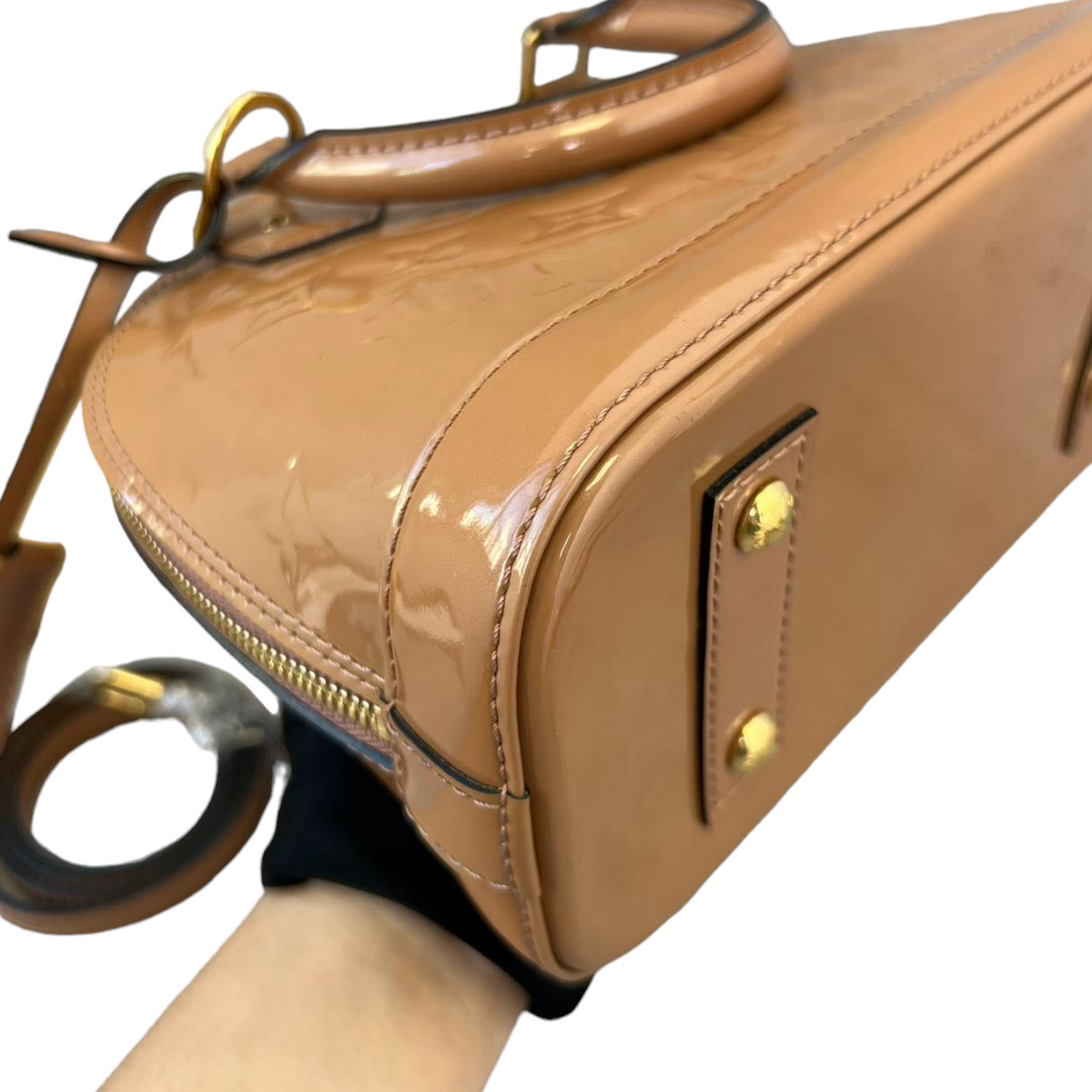Louis-Vuitton Vernis Alma BB Brown GHW