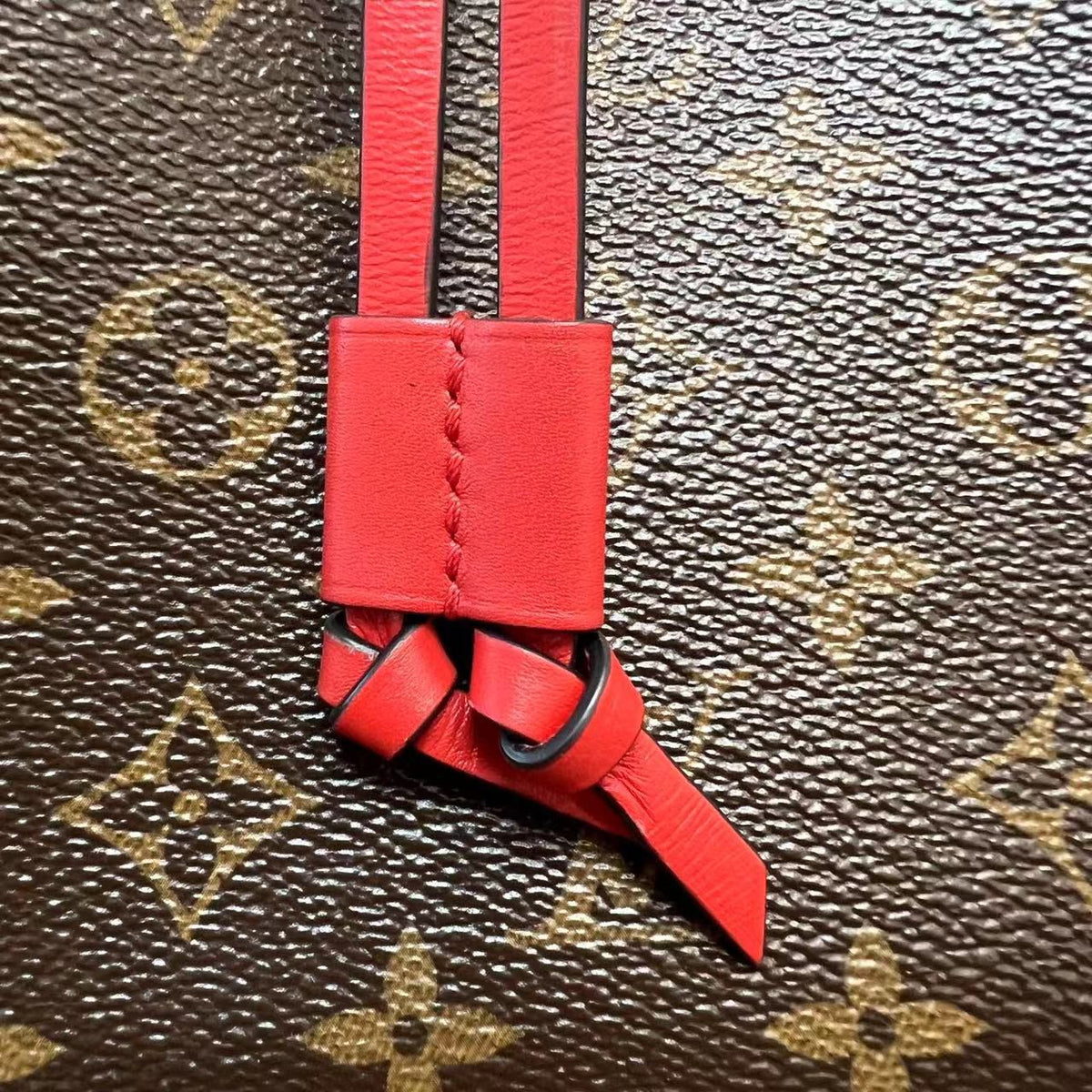 Louis-Vuitton Neonoe MM Monogram Coquelicot Red GHW