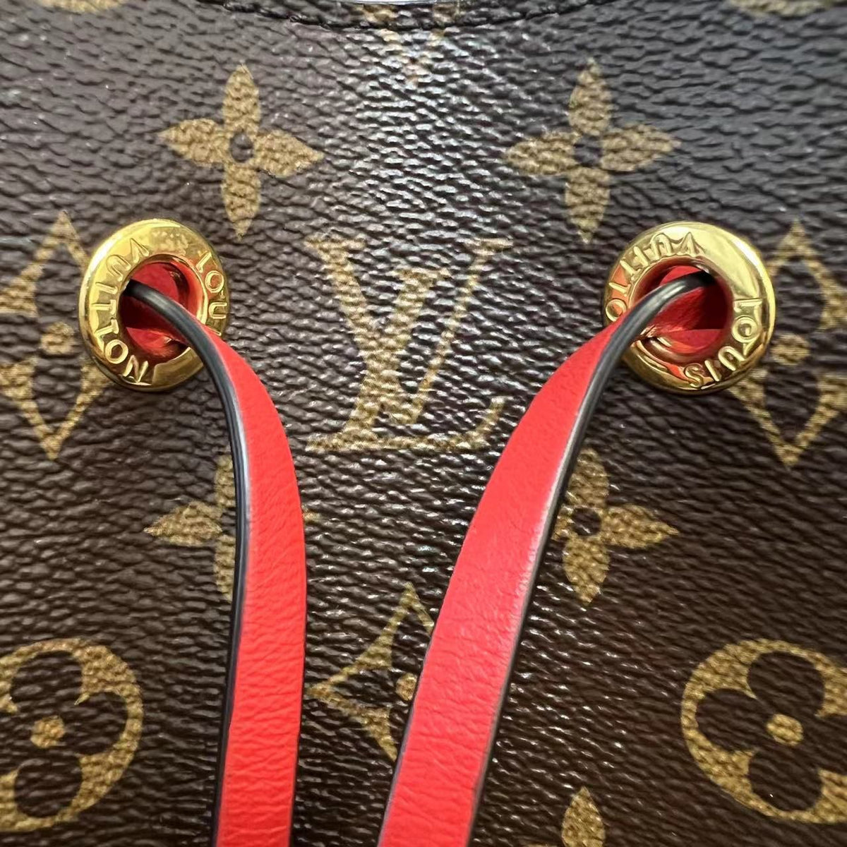 Louis-Vuitton Neonoe MM Monogram Coquelicot Red GHW