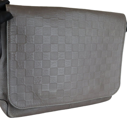 Louis-Vuitton District MM Damier Infini Grey SHW