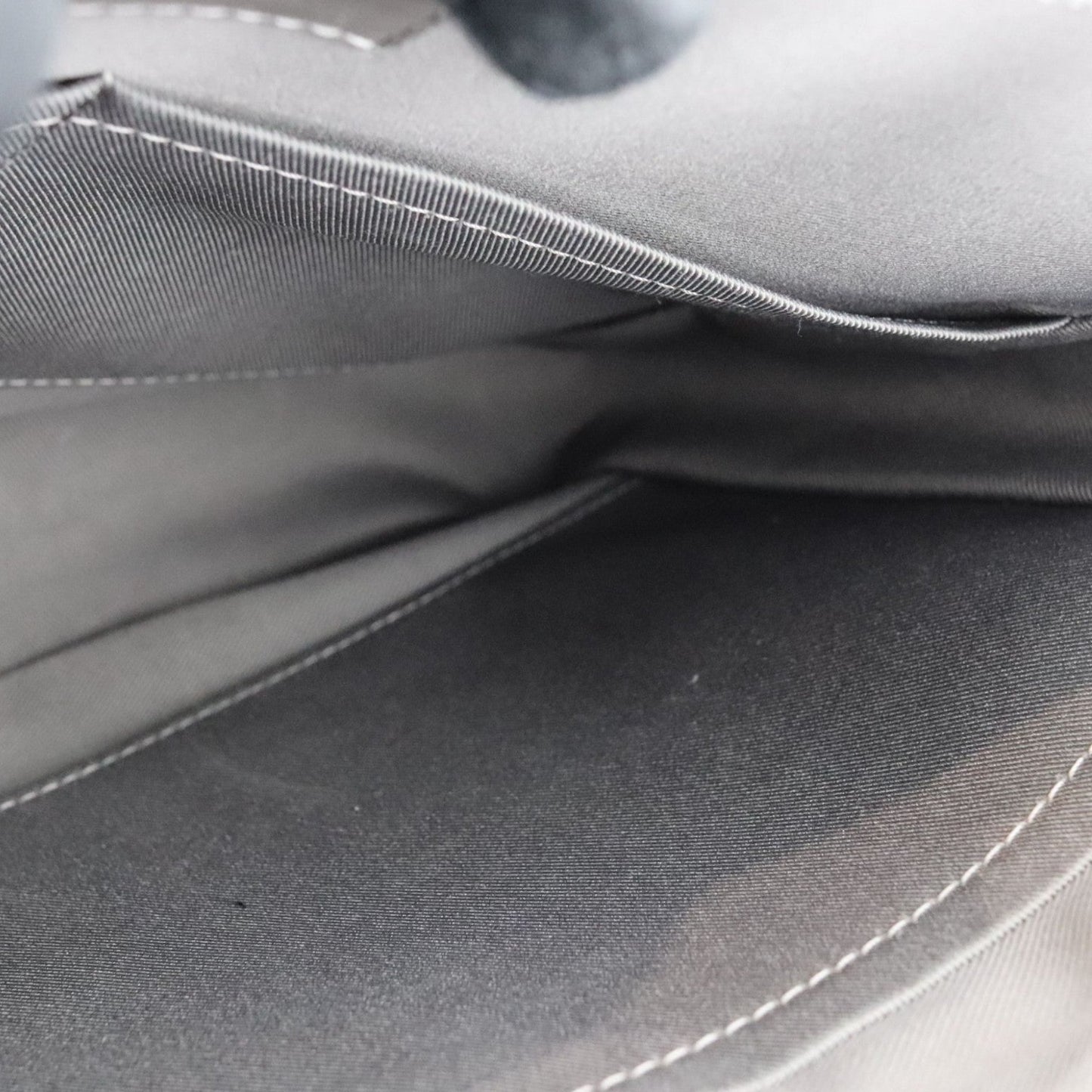 Louis-Vuitton District MM Damier Infini Grey SHW