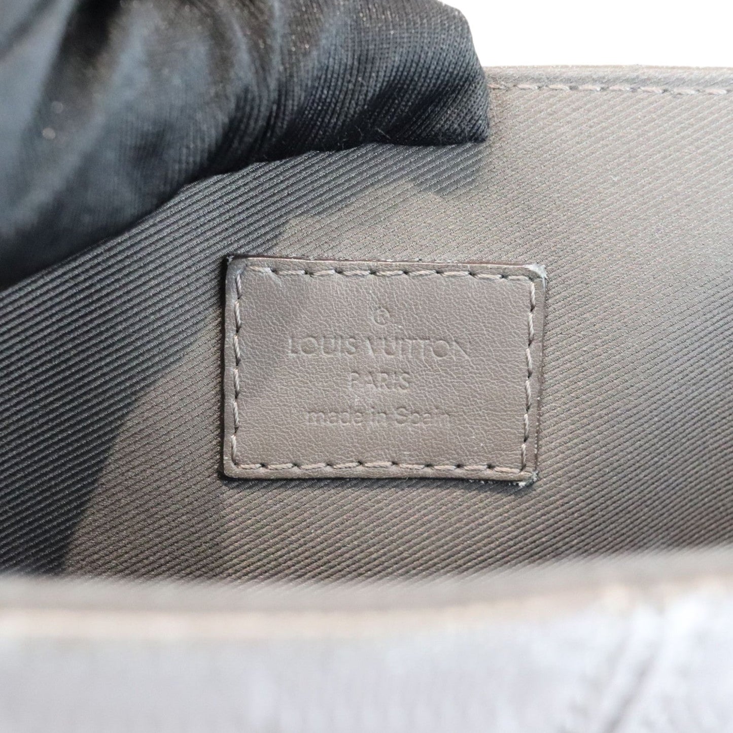 Louis-Vuitton District MM Damier Infini Grey SHW
