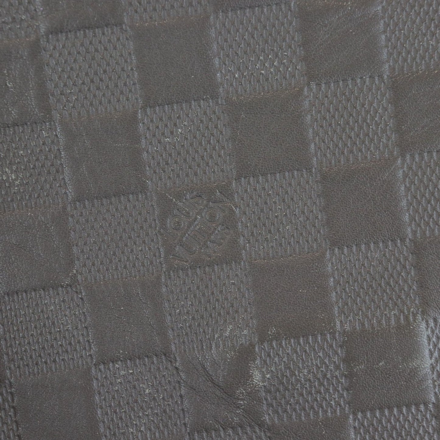 Louis-Vuitton District MM Damier Infini Grey SHW