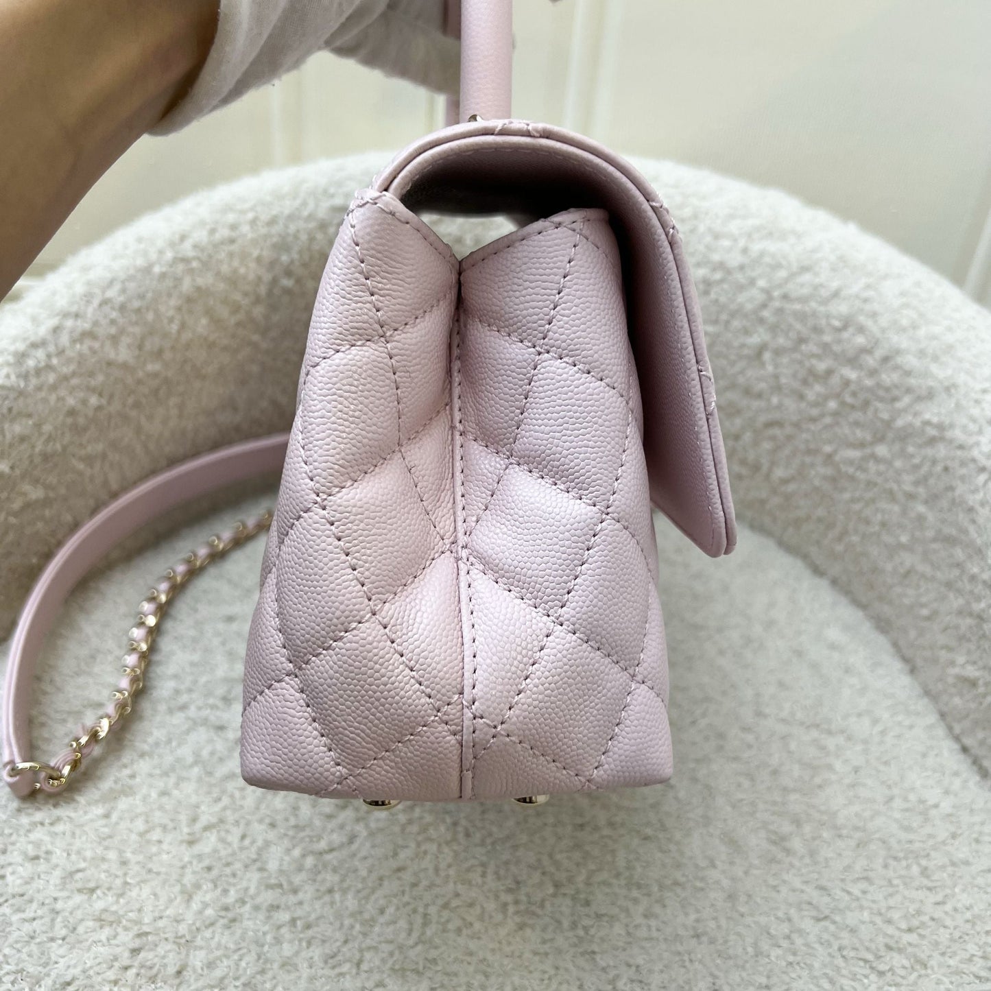 Chanel Small 24cm Coco Handle in 22P Pink Caviar LGHW (Model: A92990)