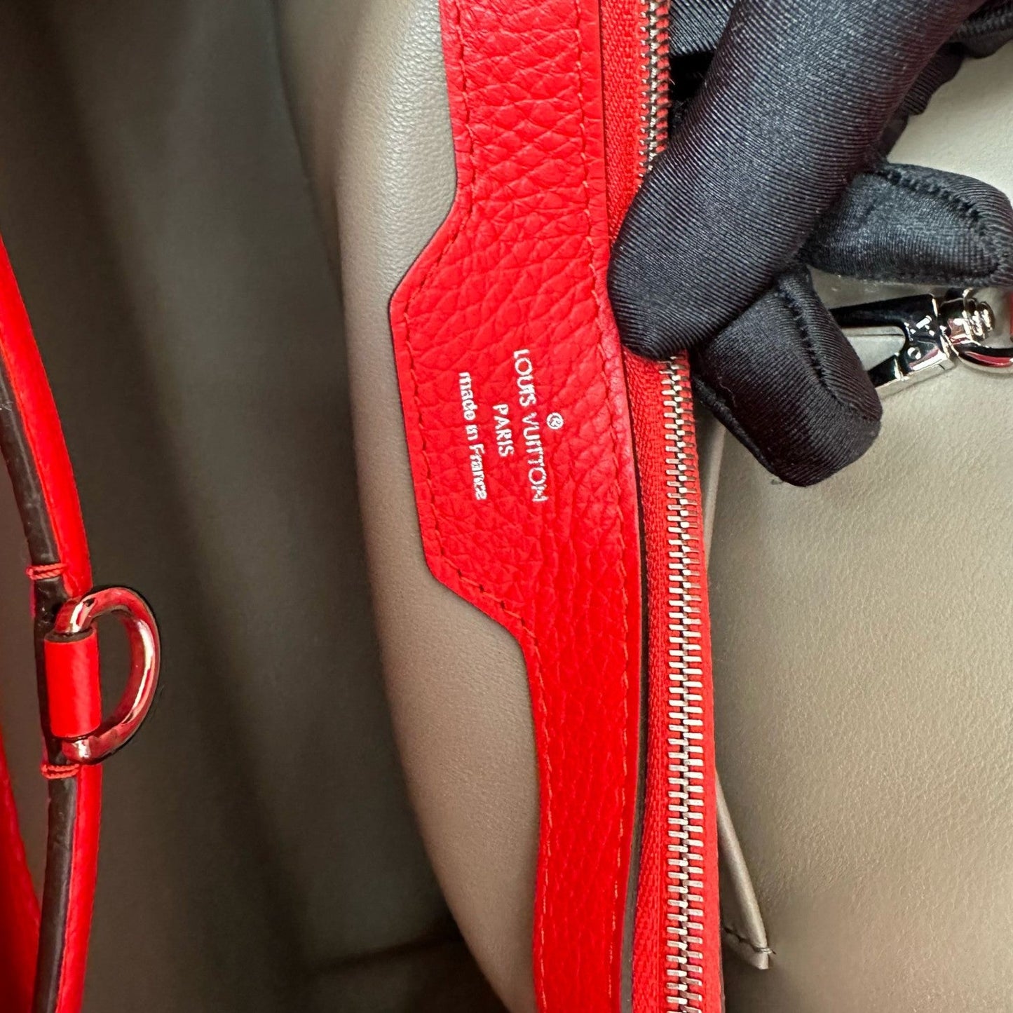 Louis-Vuitton Capucines MM Taurillon Calfskin Red SHW