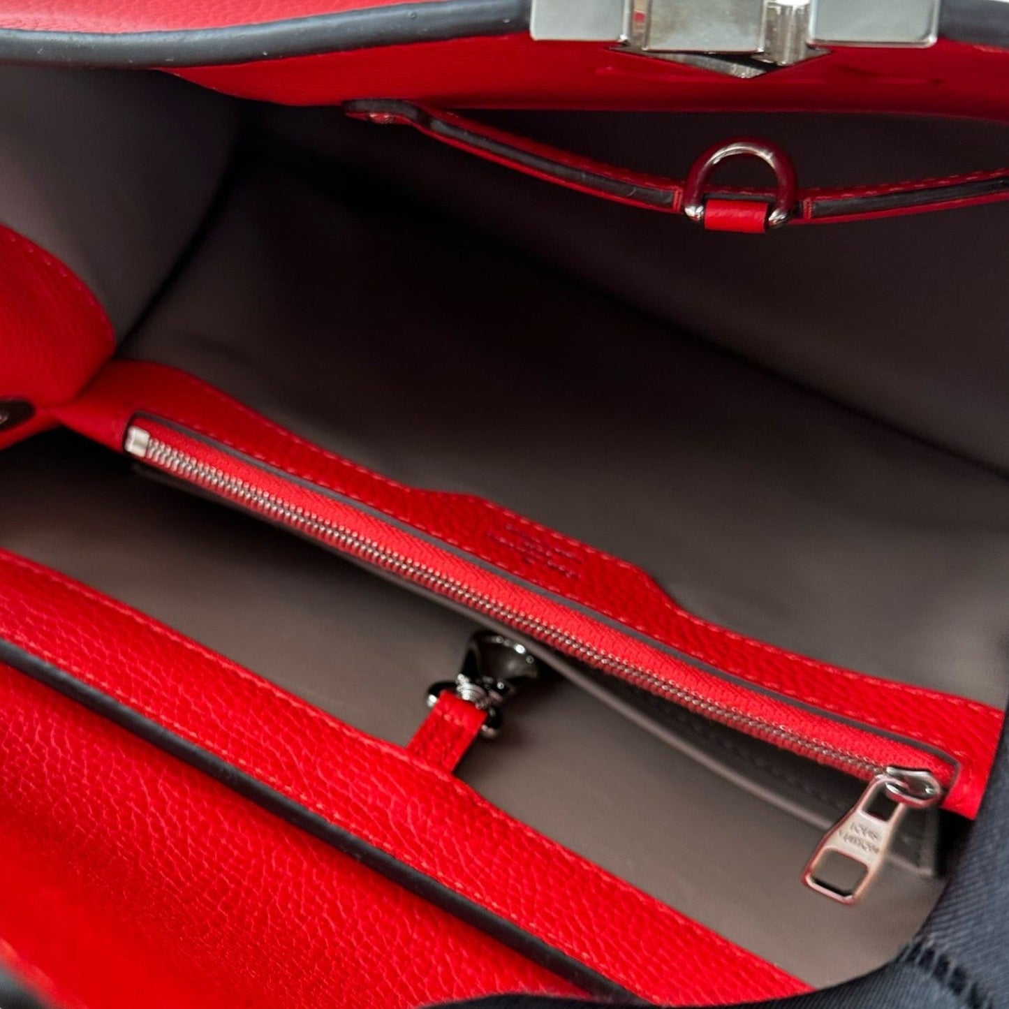 Louis-Vuitton Capucines MM Taurillon Calfskin Red SHW