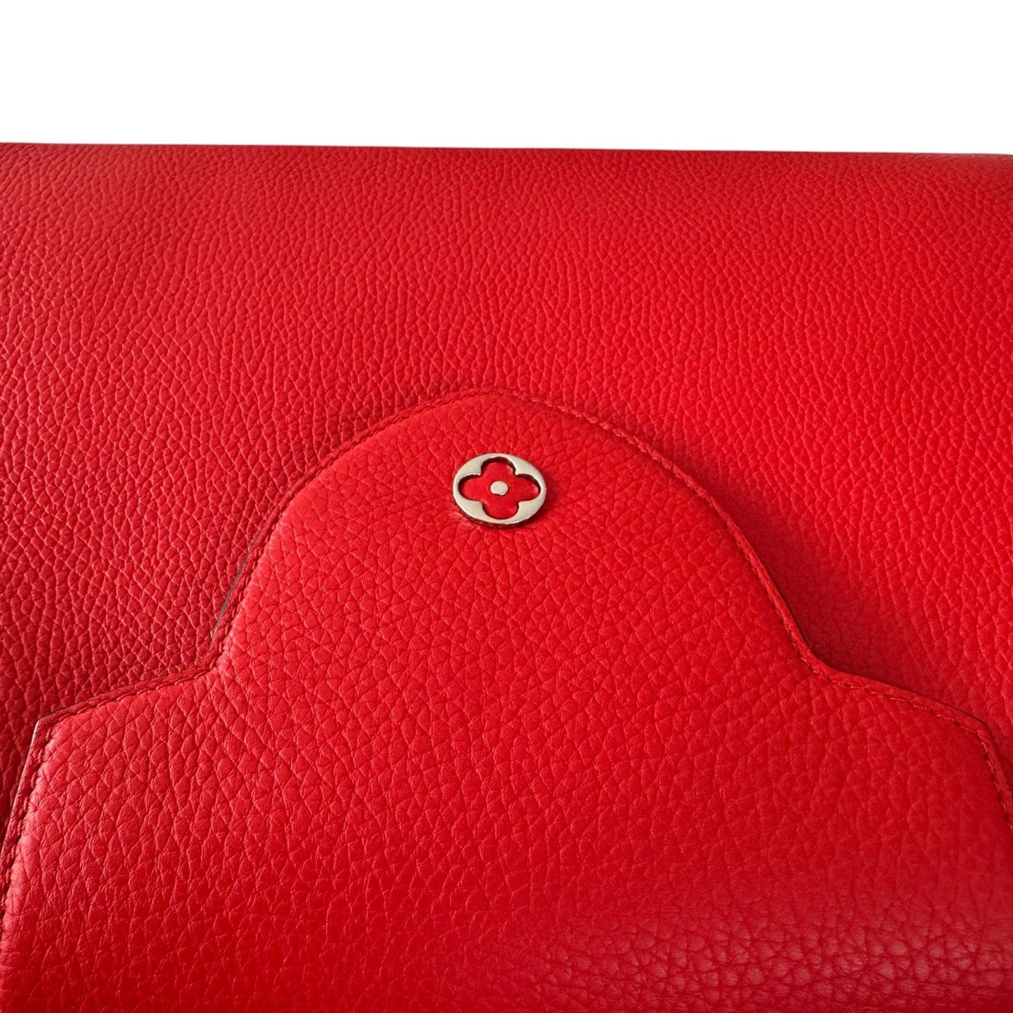 Louis-Vuitton Capucines MM Taurillon Calfskin Red SHW