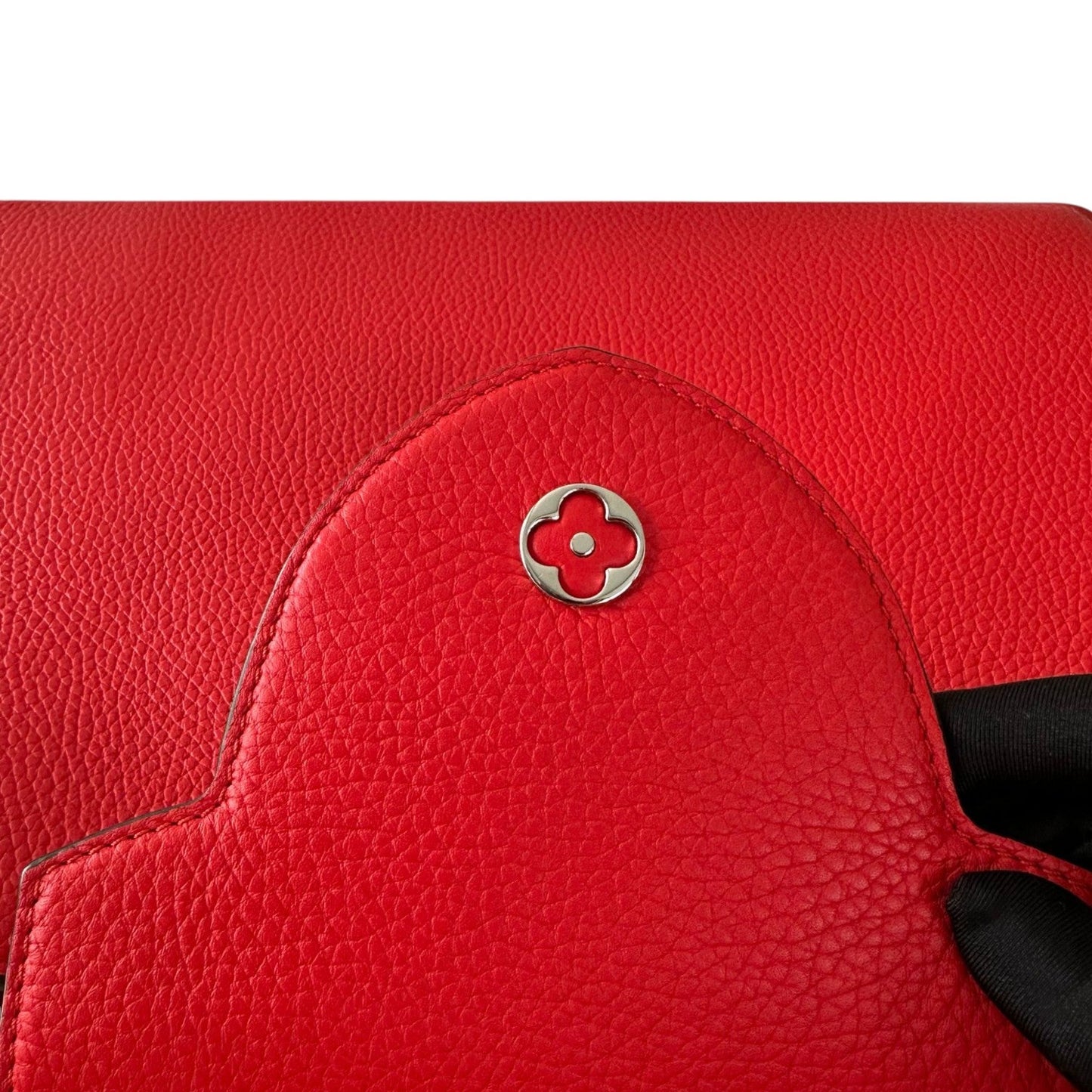 Louis-Vuitton Capucines MM Taurillon Calfskin Red SHW