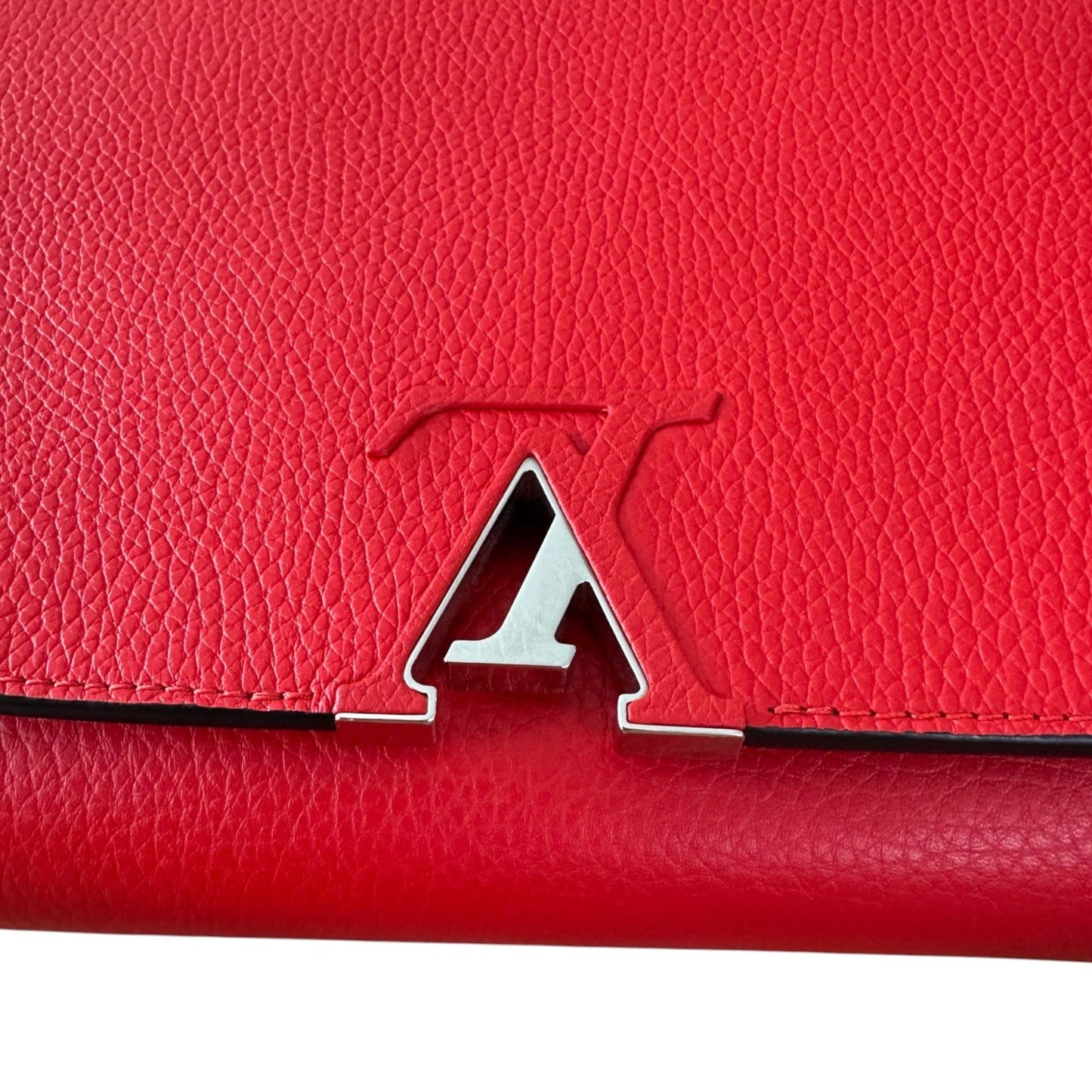 Louis-Vuitton Capucines MM Taurillon Calfskin Red SHW