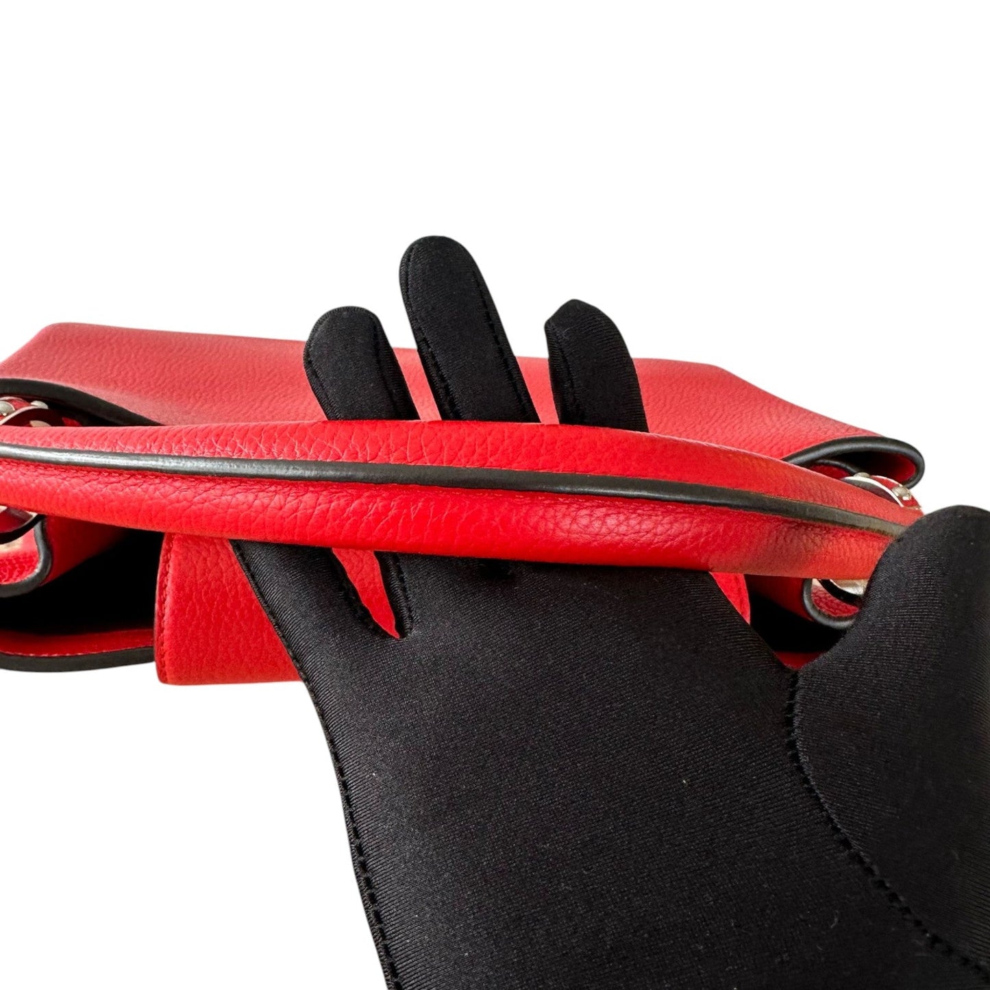 Louis-Vuitton Capucines MM Taurillon Calfskin Red SHW