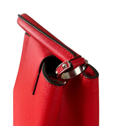 Louis-Vuitton Capucines MM Taurillon Calfskin Red SHW