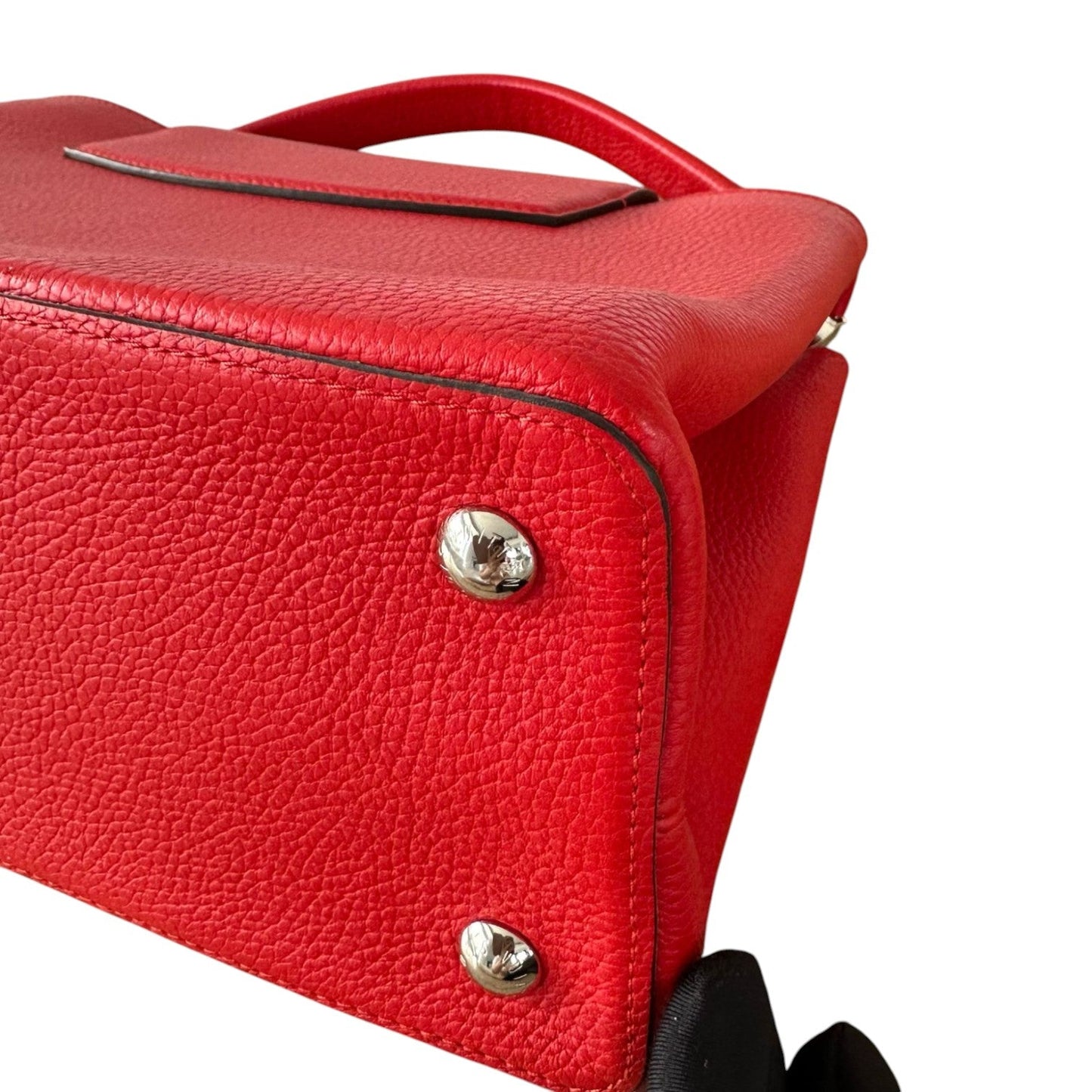 Louis-Vuitton Capucines MM Taurillon Calfskin Red SHW