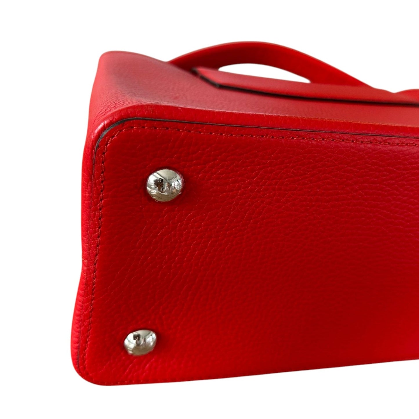Louis-Vuitton Capucines MM Taurillon Calfskin Red SHW