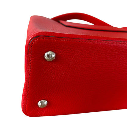 Louis-Vuitton Capucines MM Taurillon Calfskin Red SHW