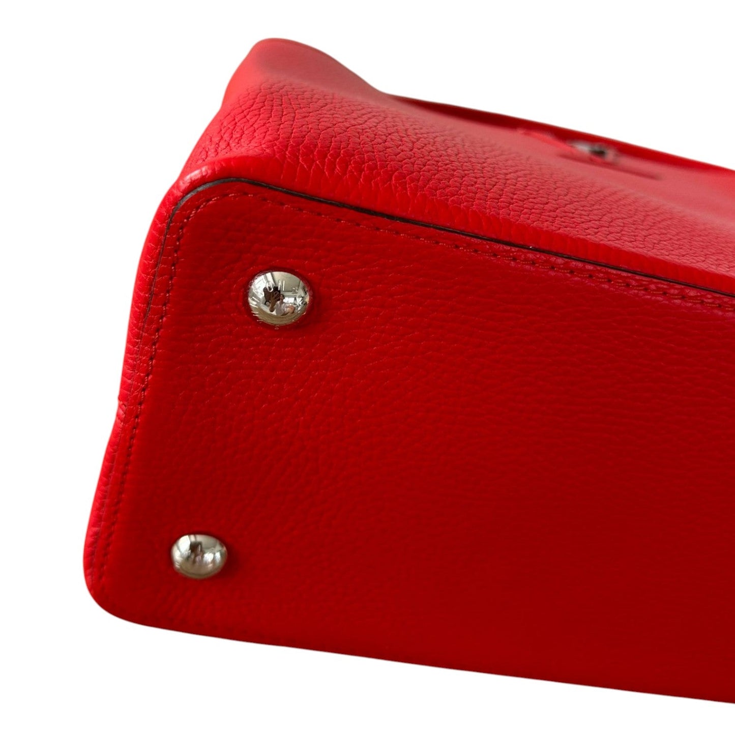 Louis-Vuitton Capucines MM Taurillon Calfskin Red SHW