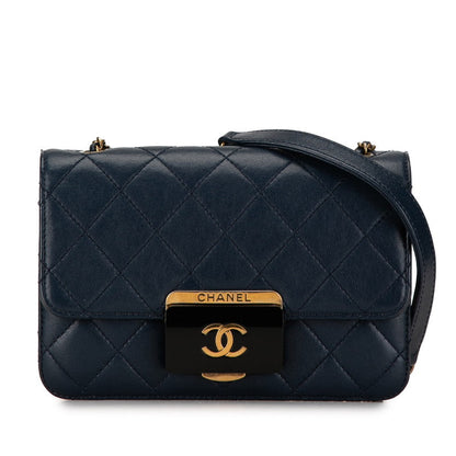 Chanel Quilted Leather Beauty Lock Shoulder Bag Leather Shoulder Bag in Good condition
