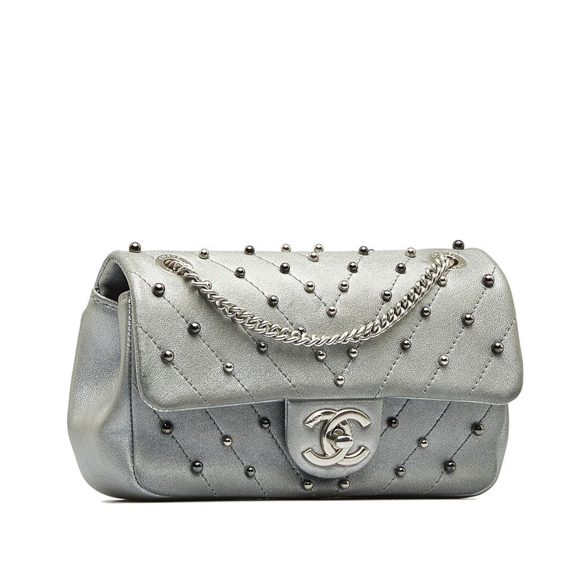 Chanel CC Chevron Studded Leather Flap Bag Leather Shoulder Bag in Good condition
