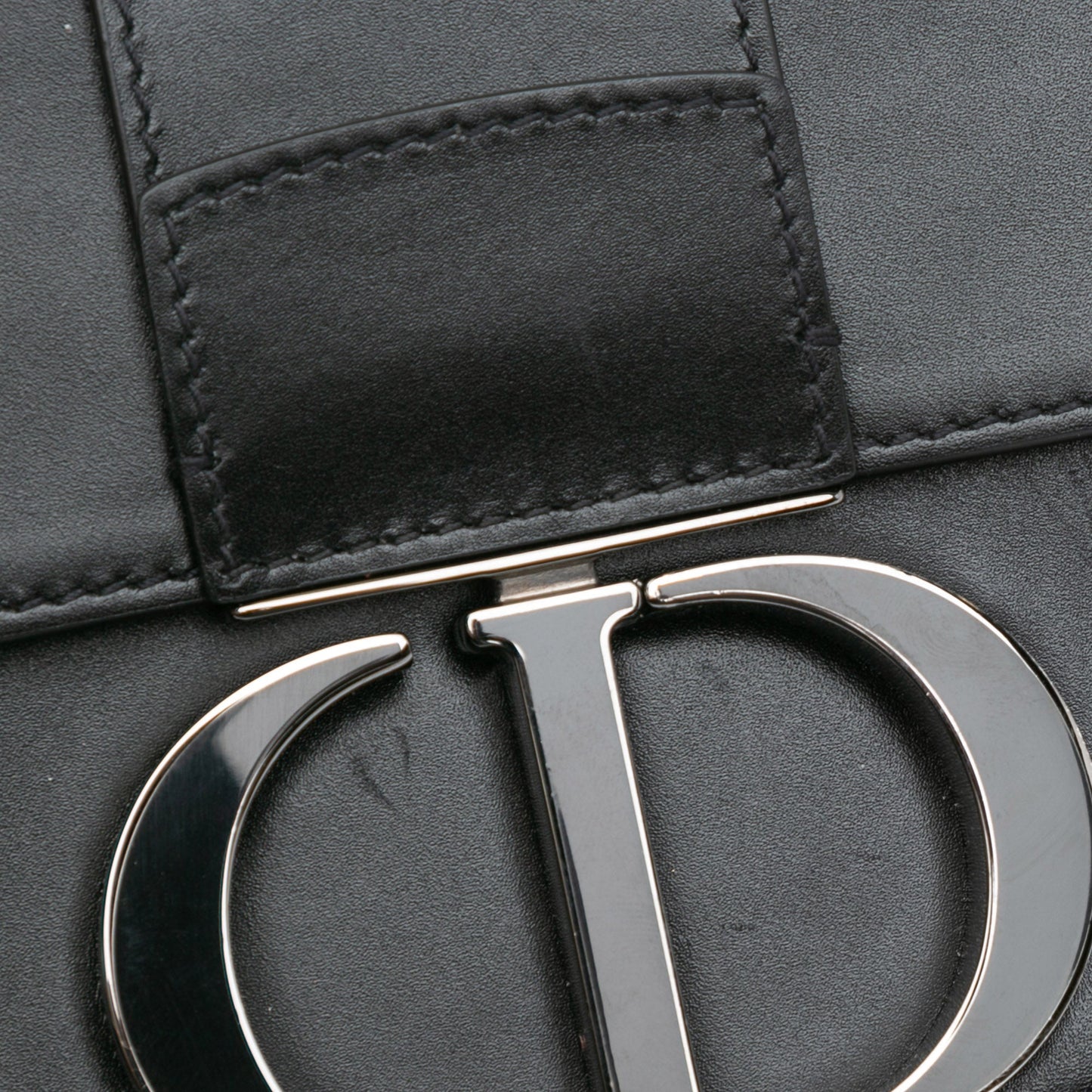 Micro Smooth Calfskin 30 Montaigne Flap