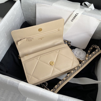 CHANEL 19 Wallet on chain WOC beige