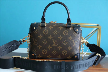 The Franco Shops - Louis Vuittons  - 7709