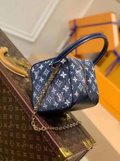 The Franco Shops - Louis Vuittons  - 12098