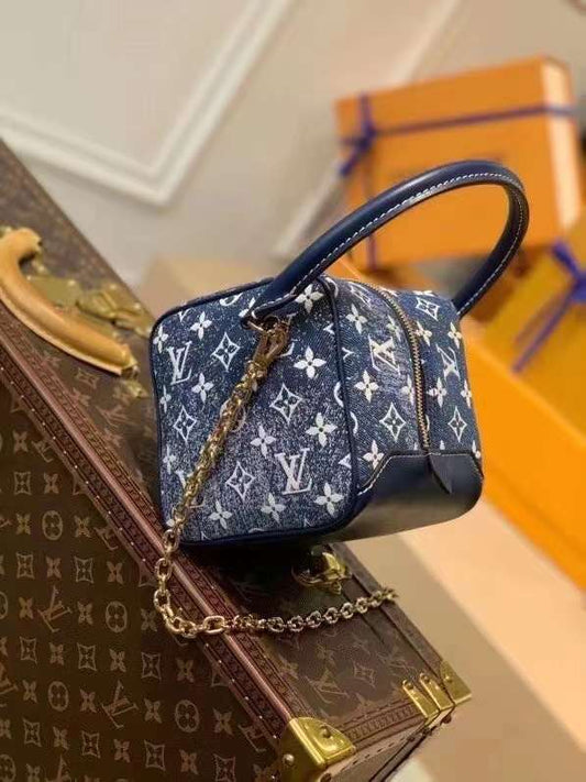 The Franco Shops - Louis Vuittons  - 12098