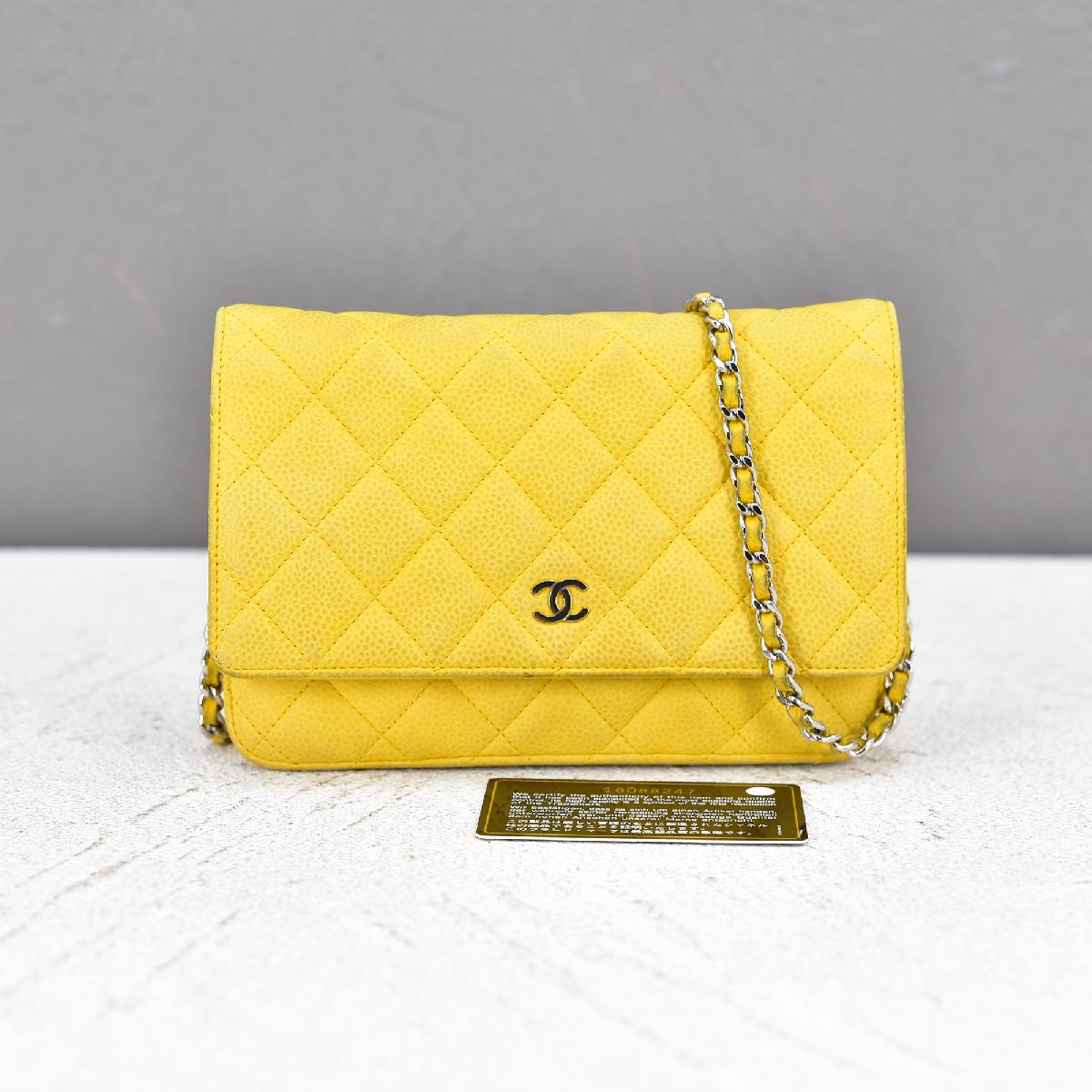 Chanel null Leather Crossbody Bag  h14371 in Fair condition