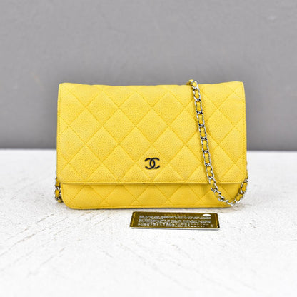 Chanel null Leather Crossbody Bag  h14371 in Fair condition
