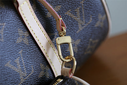 The Franco Shops - Louis Vuittons  - 7982