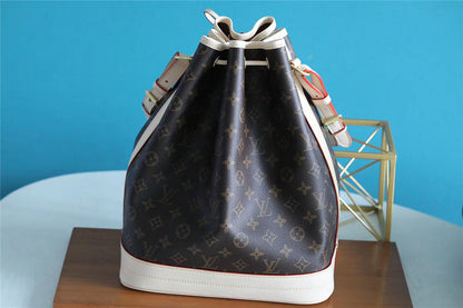 The Franco Shops - Louis Vuittons  - 7739