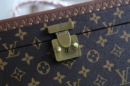 Franco Shops - Louis Vuittons  - 9513