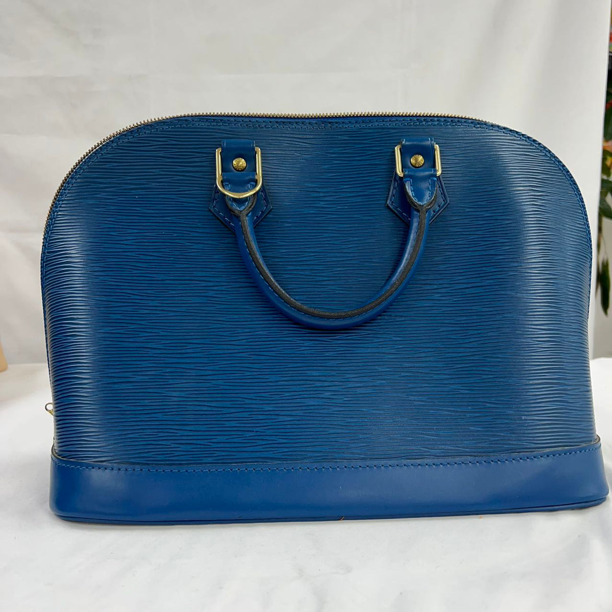 LOUIS VUITTON<br>Epi Arma Blue