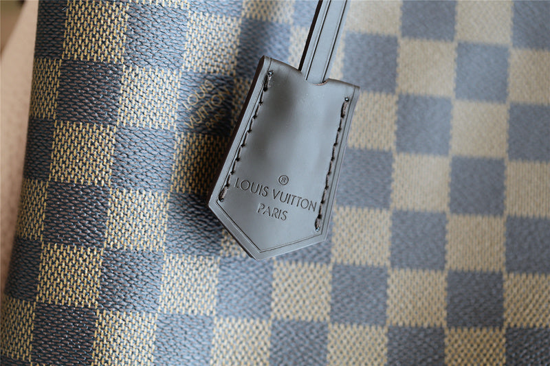 The Franco Shops - Louis Vuittons  - 7939