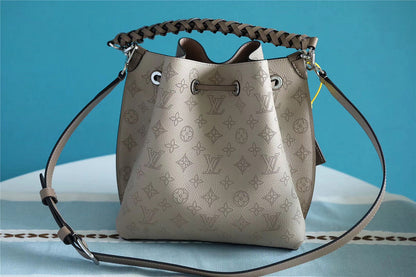 The Franco Shops - Louis Vuittons  - 7904