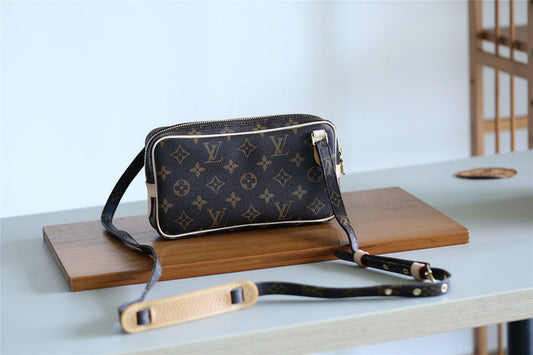 The Franco Shops - Louis Vuittons  - 7804