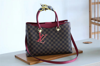 The Franco Shops - Louis Vuittons  - 7816